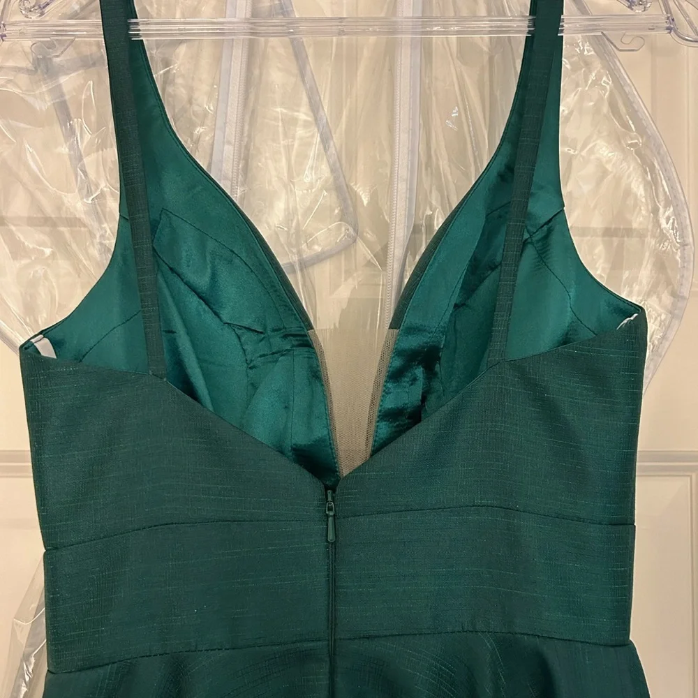 Elegant Emerald Green Prom Dress - Picture 5 of 12